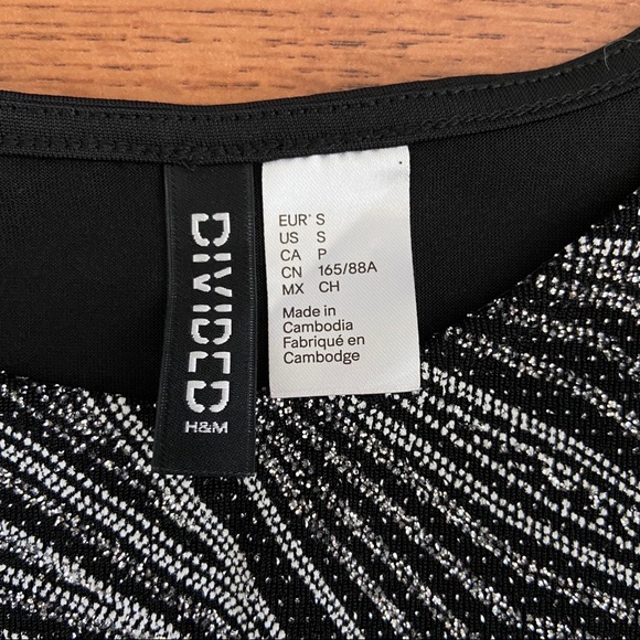 Sleeveless Sparkly Crop Top - Picture 5 of 5